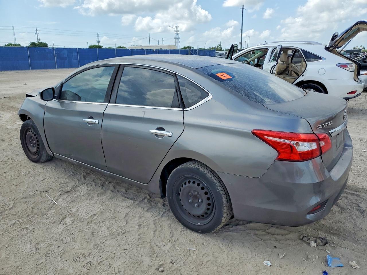 2017 Nissan Sentra S - Фото 2