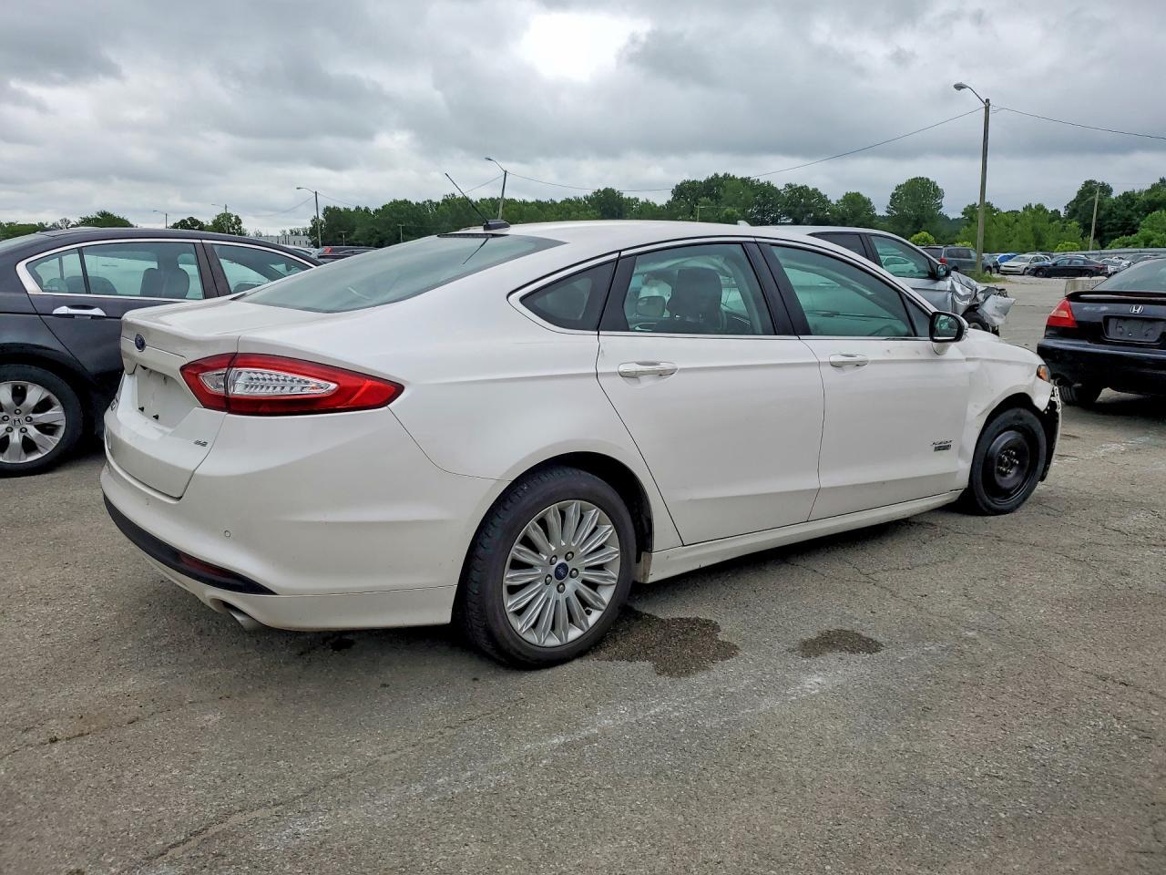 2016 Ford Fusion Se Phev - Фото 3
