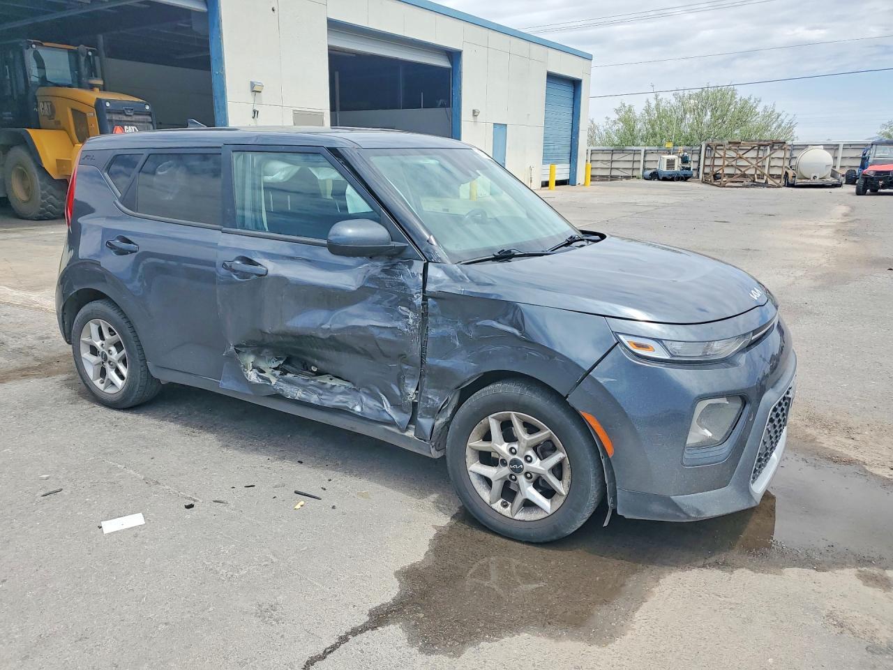 2022 Kia Soul S - Image 4