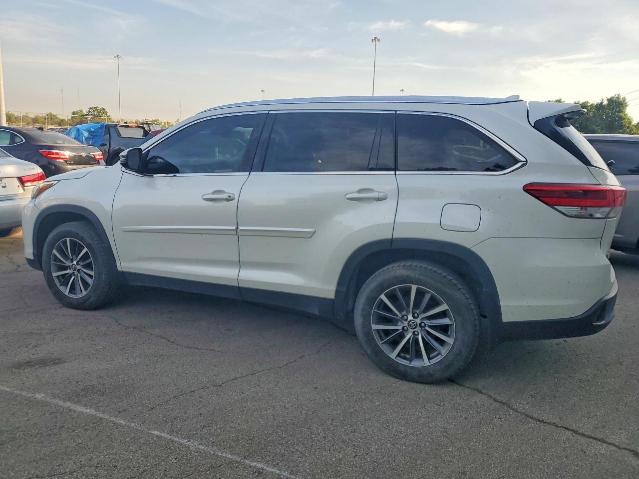 2019 Toyota Highlander Xle - Фото 2