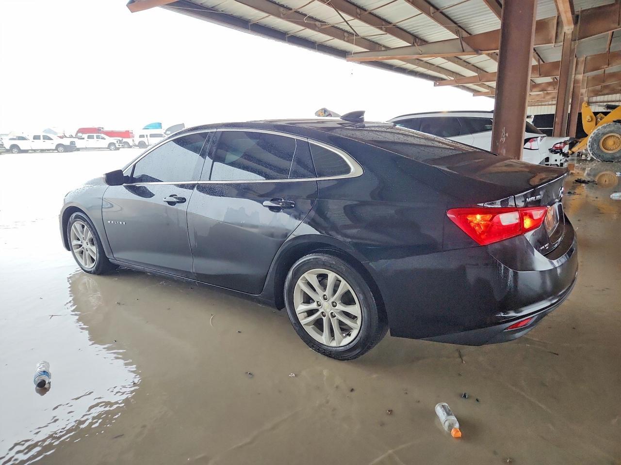 2017 Chevrolet Malibu Lt - Image 2