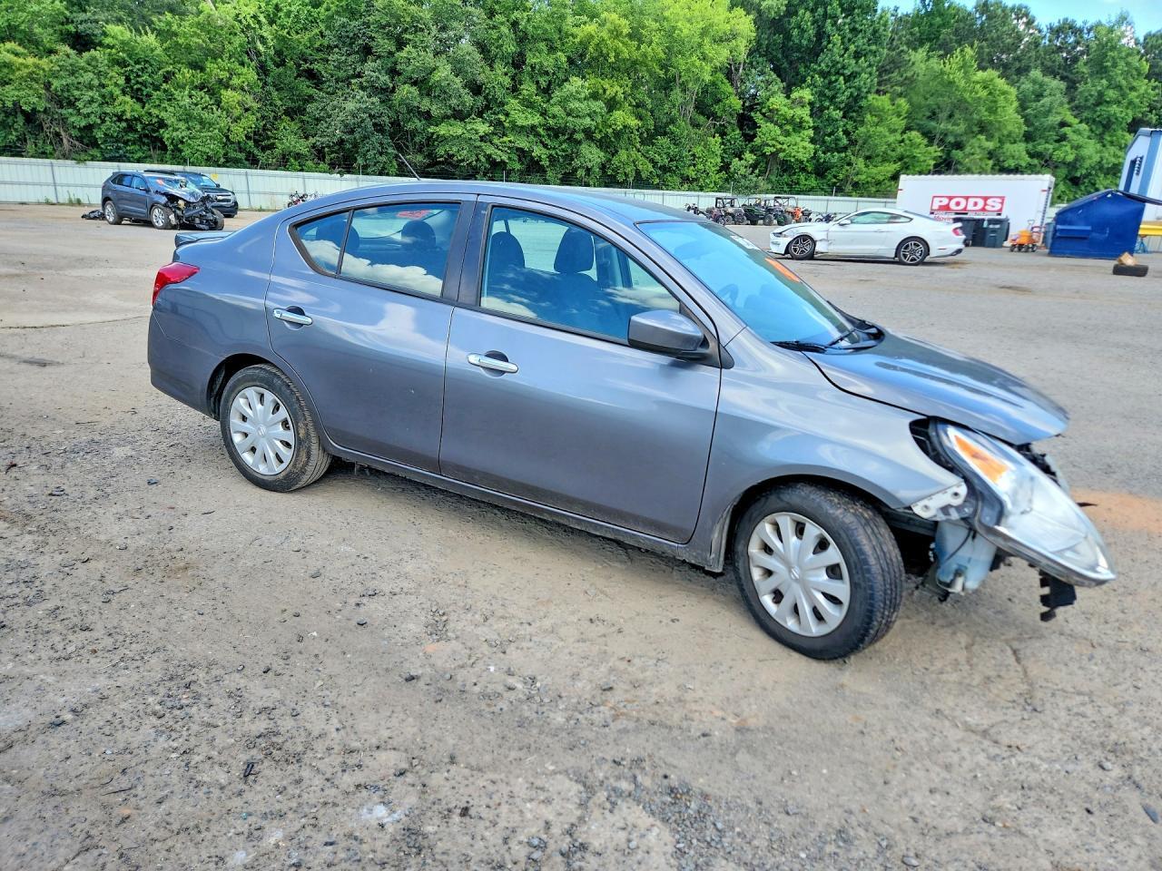 2019 Nissan Versa Sv - Фото 4