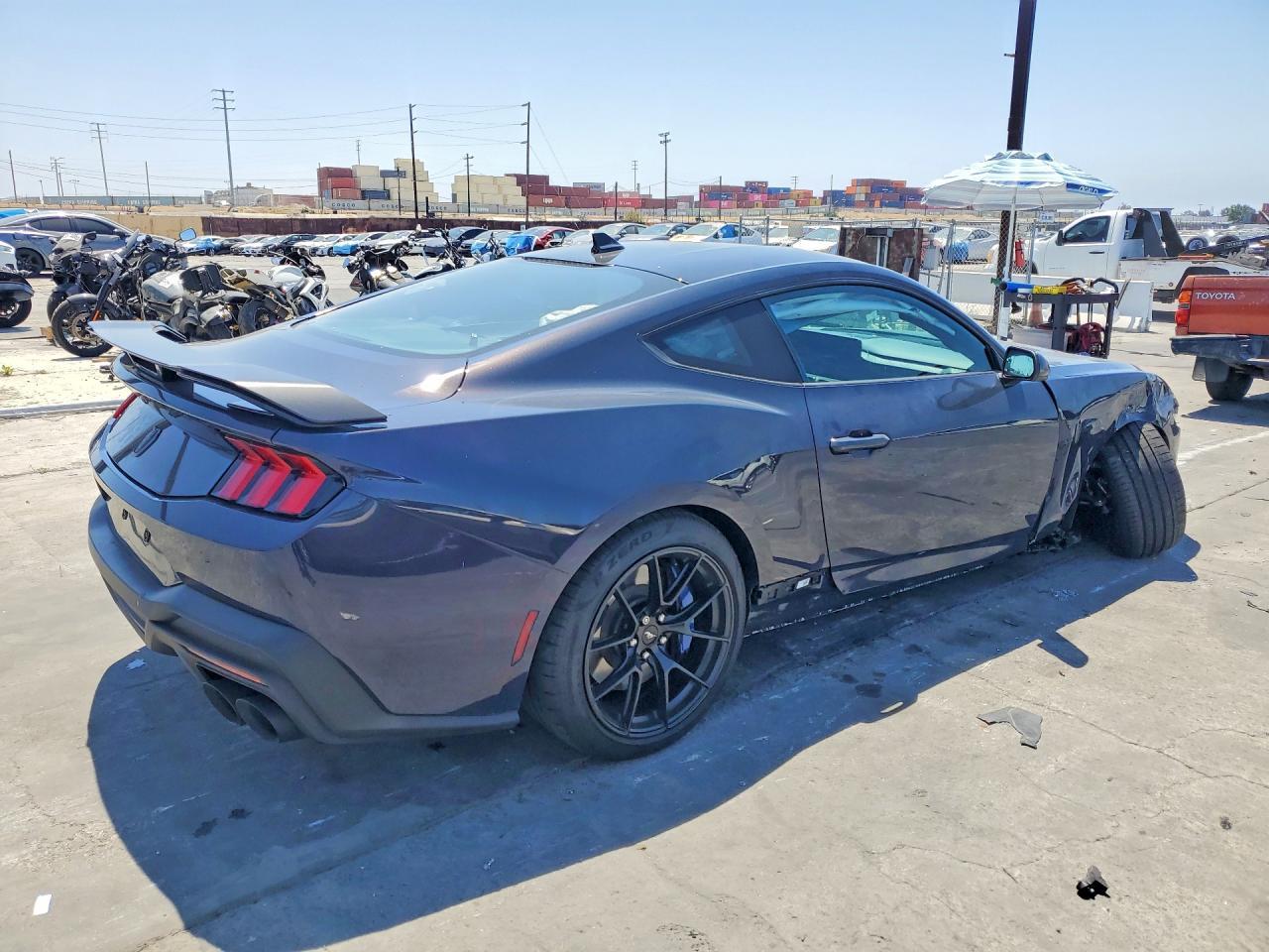 2025 Ford Mustang Dark Horse - Image 3