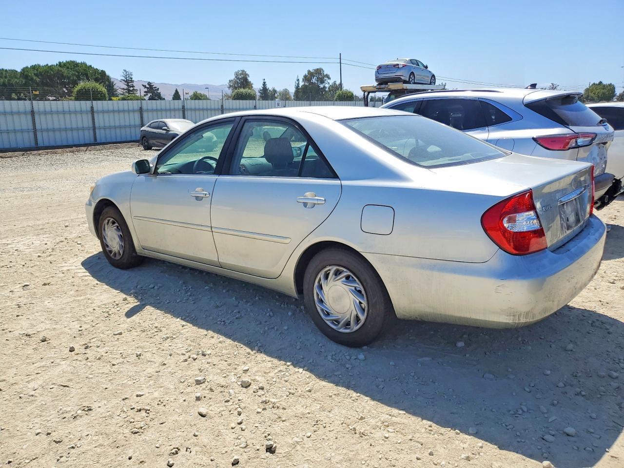 2003 Toyota Camry Le - Фото 2