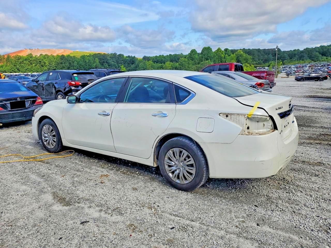 2014 Nissan Altima 2.5 S - Фото 2