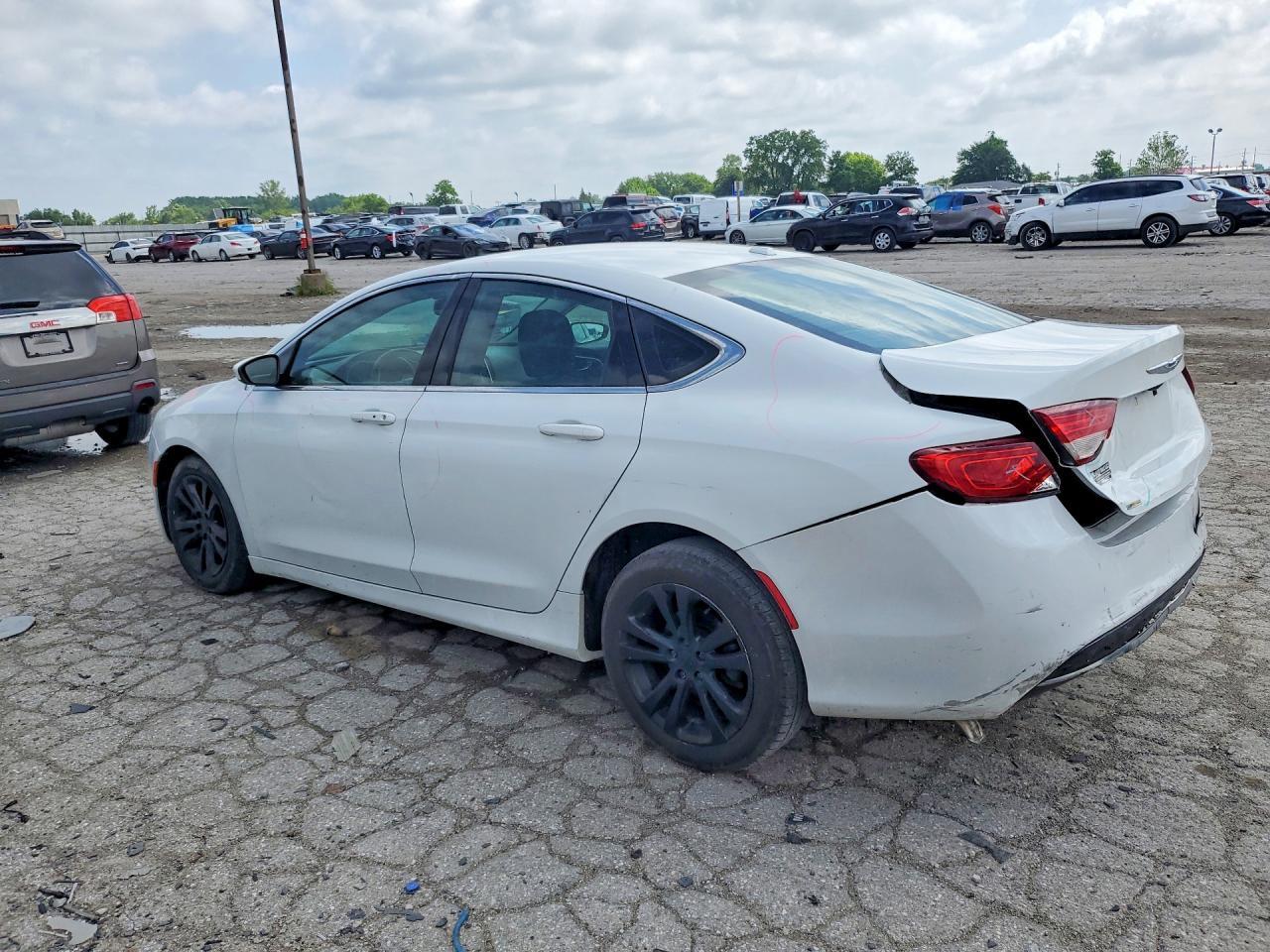 2015 Chrysler 200 Limited - Фото 2