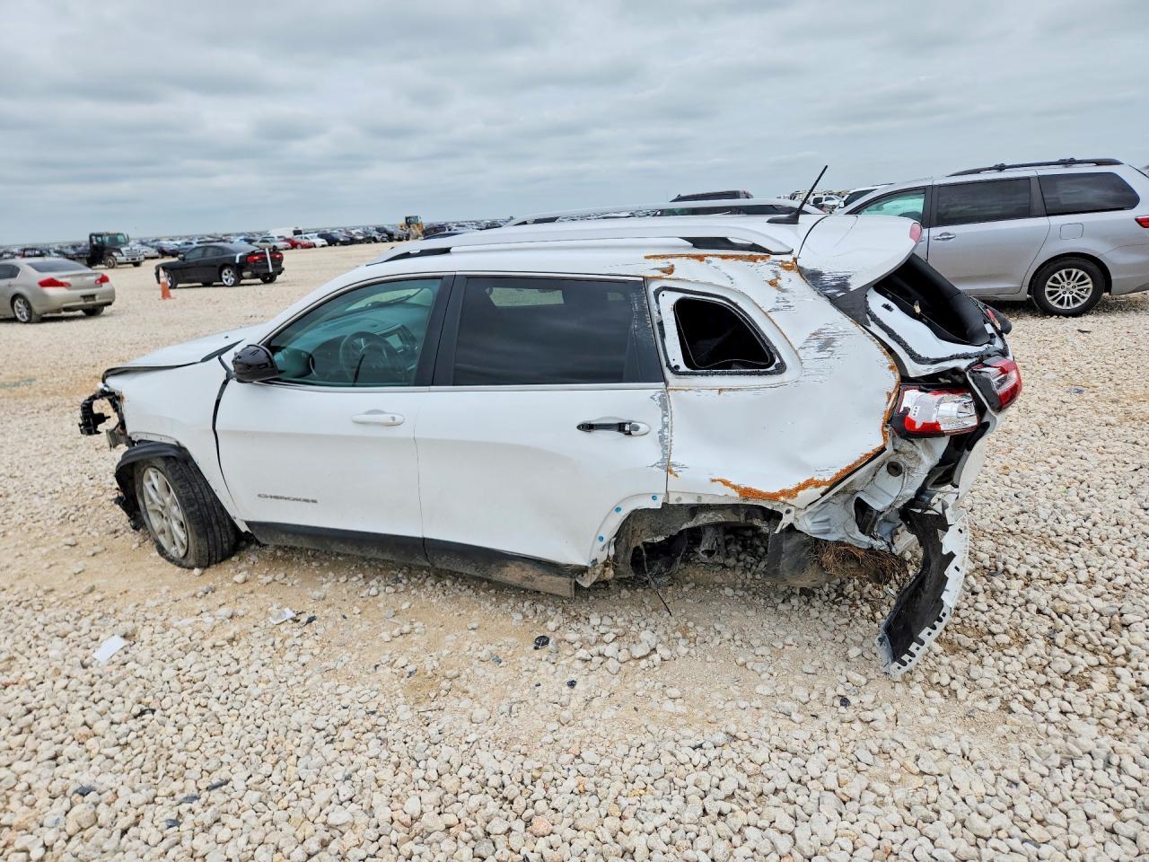 2018 Jeep Cherokee Latitude - Image 2