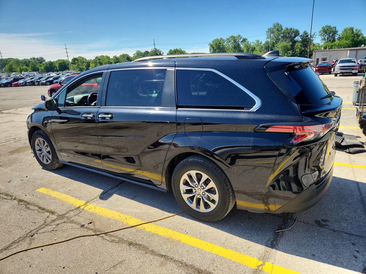 2021 Toyota Sienna Xle - Фото 2