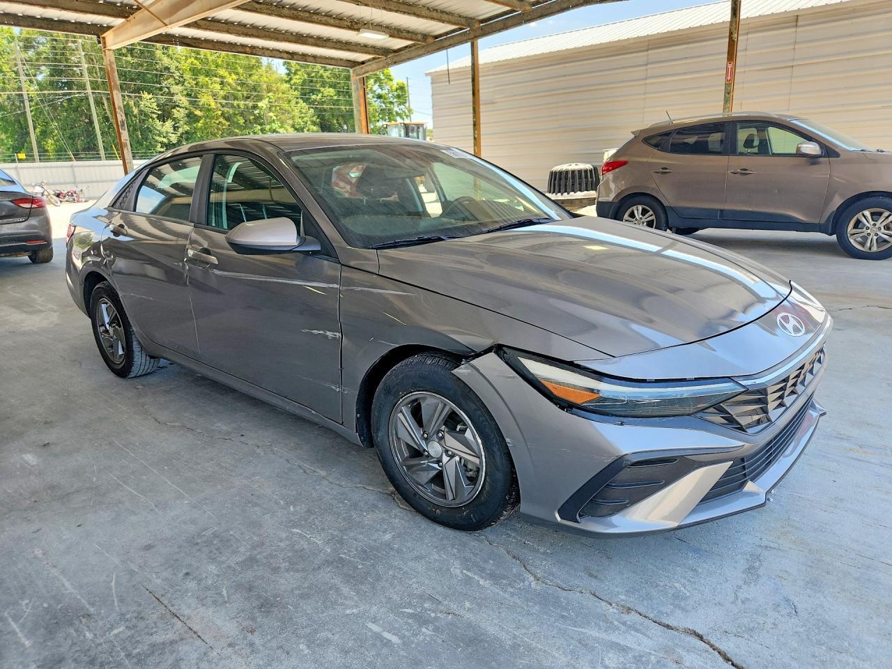 2024 Hyundai Elantra Se - Image 4
