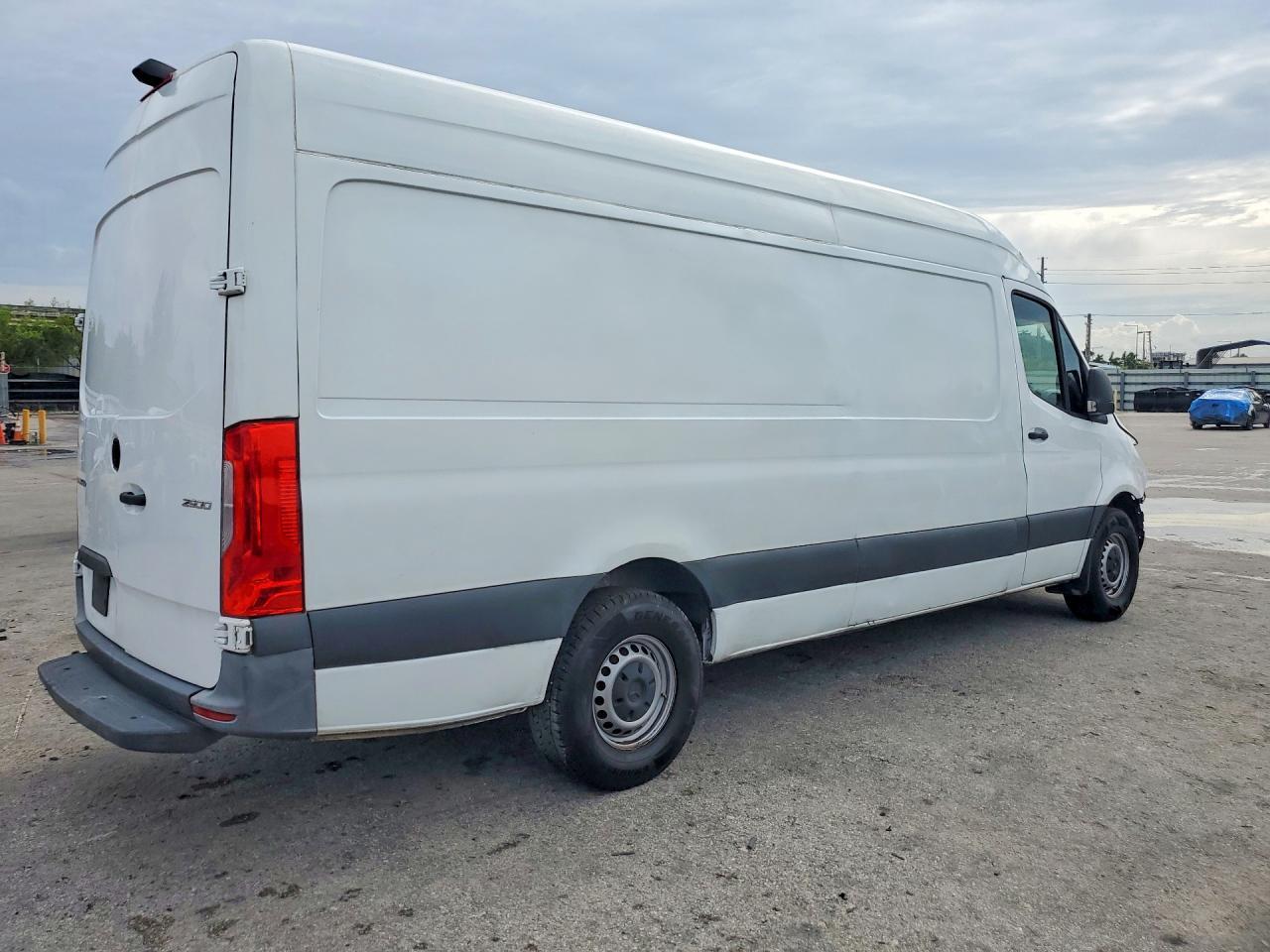 2022 Mercedes-Benz Sprinter 2500 - Фото 3