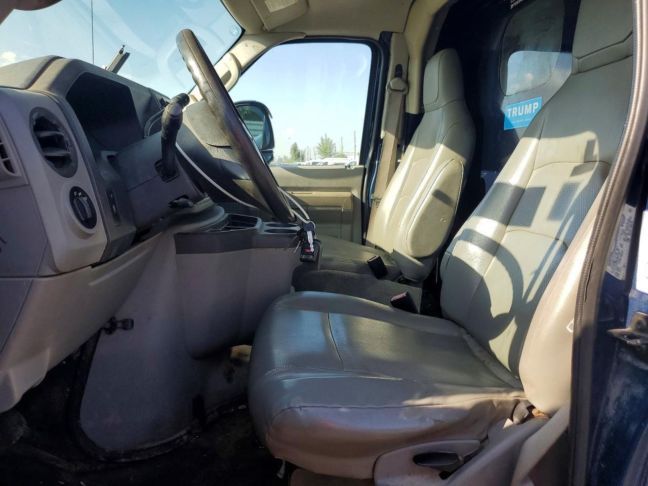 2013 Ford Econoline E350 Super Duty Cutaway Van - Фото 7