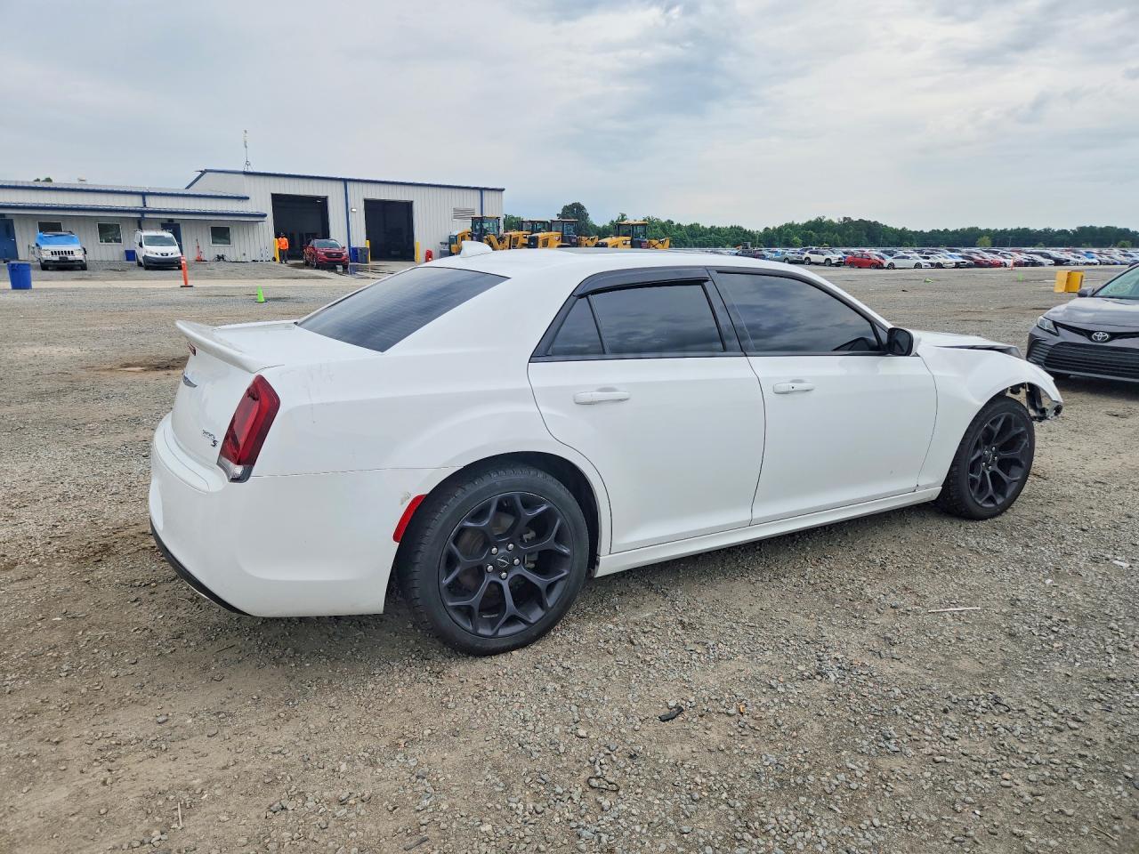 2020 Chrysler 300 S - Фото 3