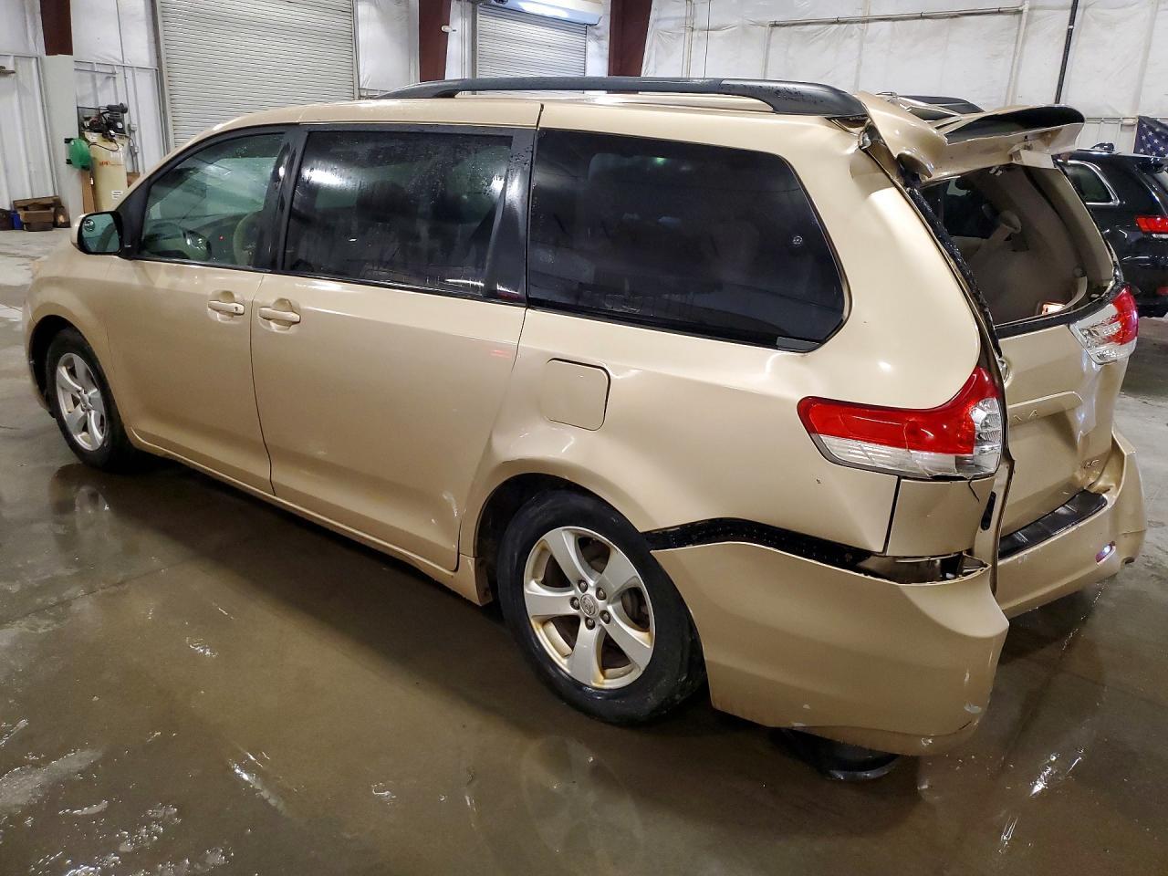 2012 Toyota Sienna Le - Фото 2