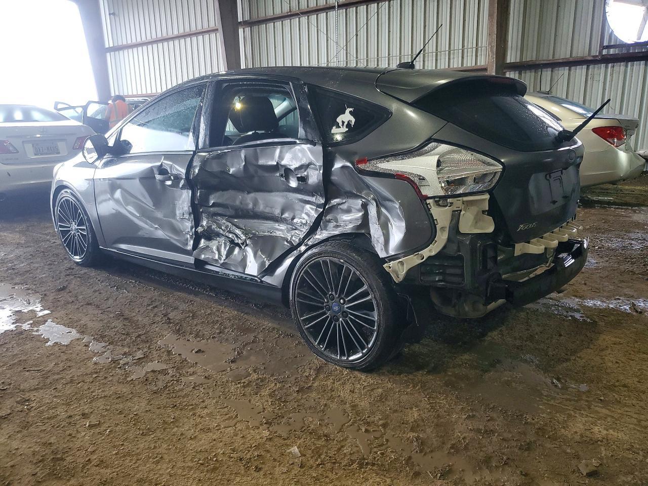 2016 Ford Focus Se - Image 2