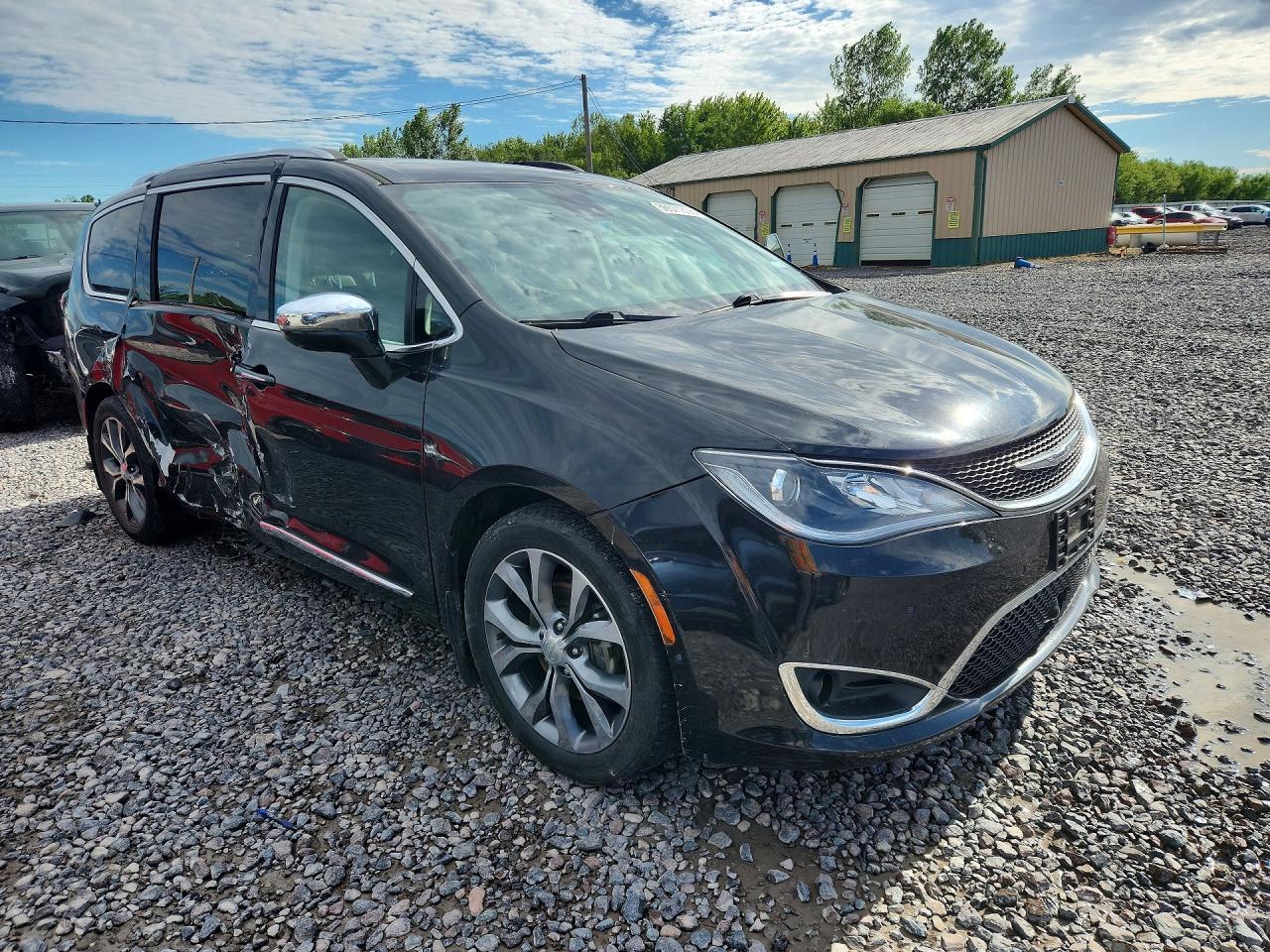2018 Chrysler Pacifica Limited - Image 4