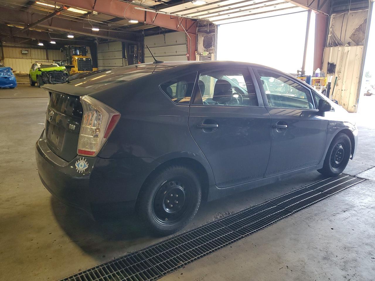 2010 Toyota Prius Iii - Image 3