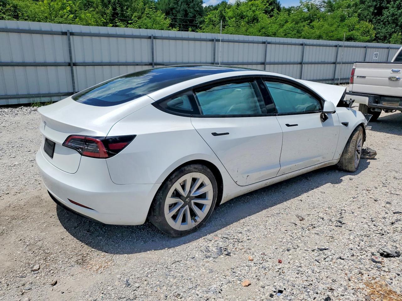 2023 Tesla Model 3 - Фото 3