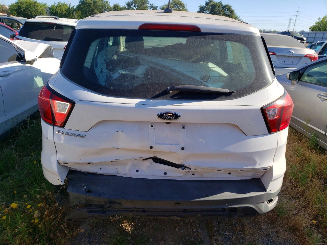 2019 Ford Escape S - Фото 6