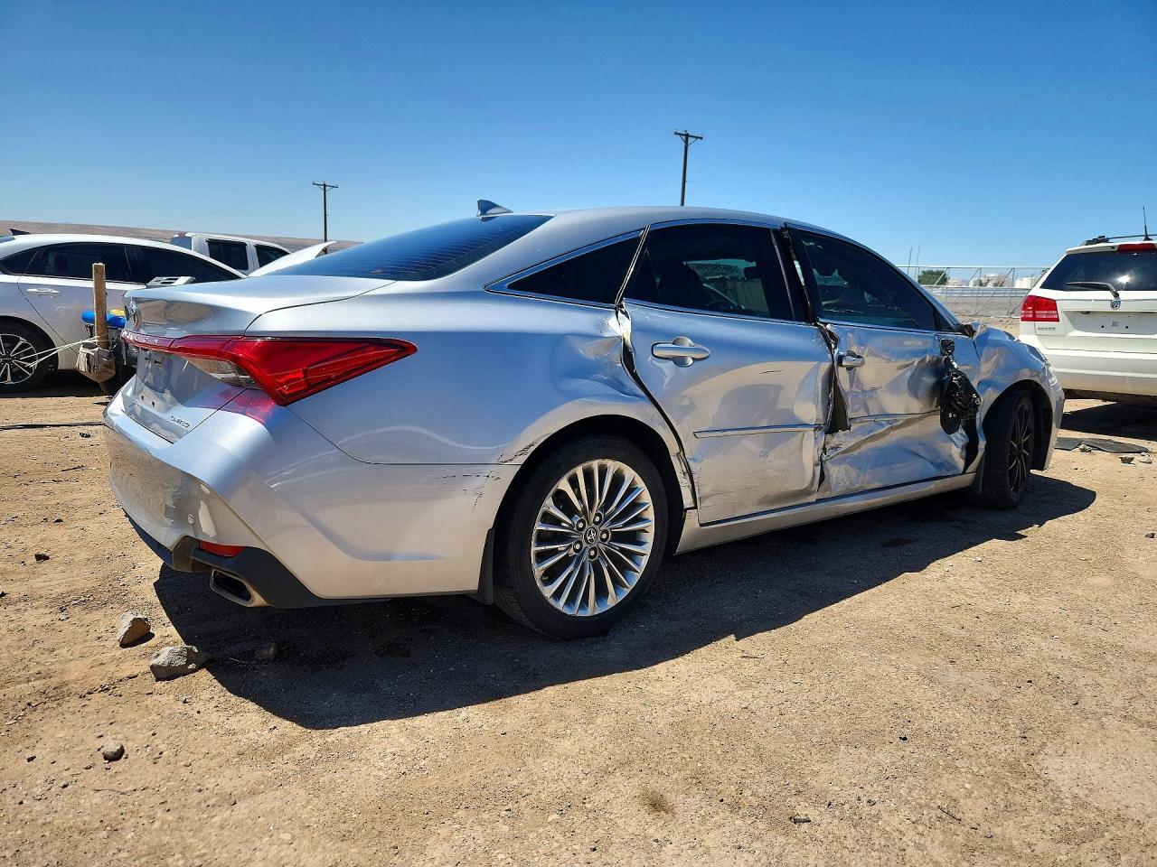 2019 Toyota Avalon Limited - Фото 3