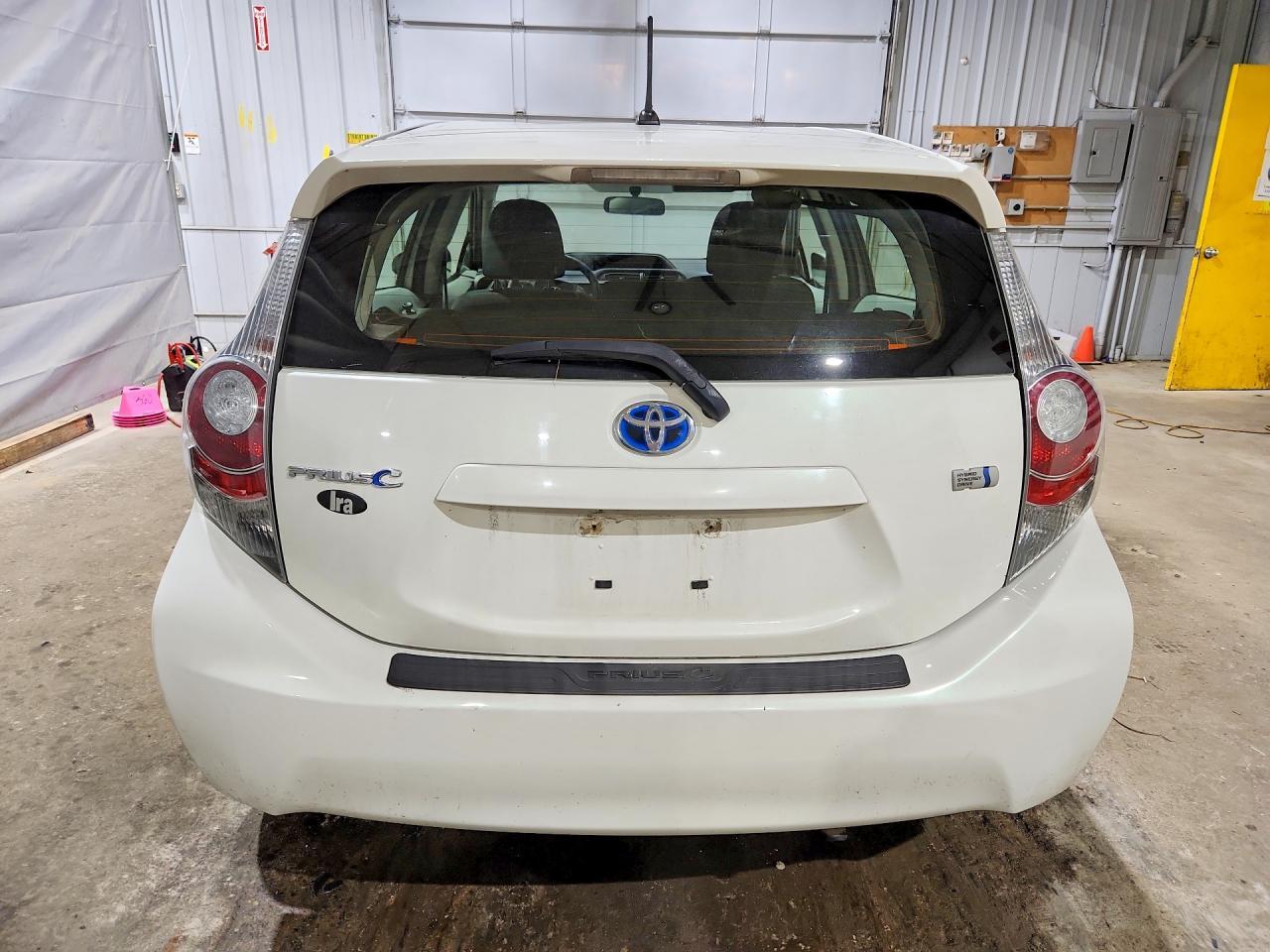 2014 Toyota Prius C Two - Фото 6