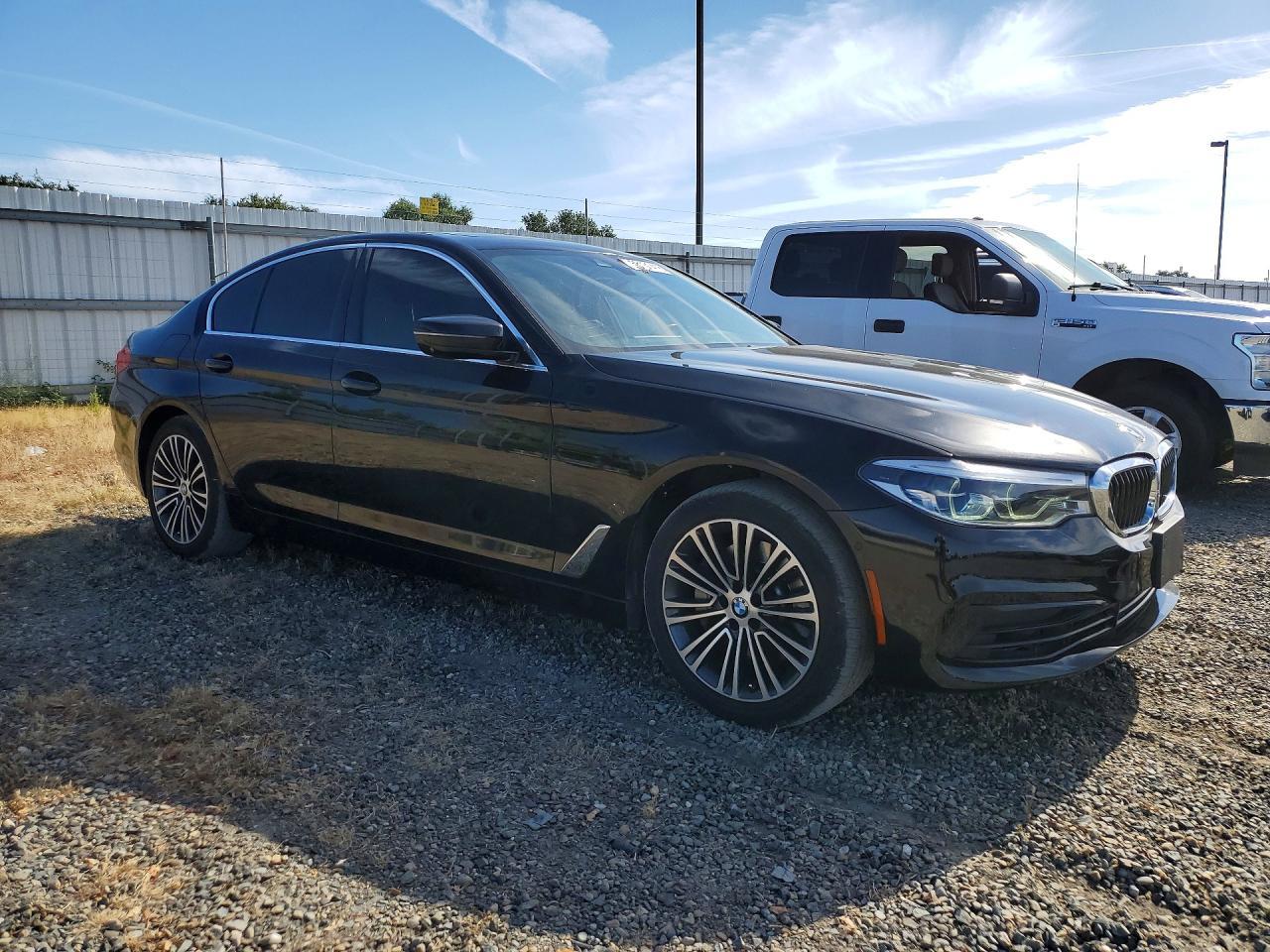 2020 BMW 530E - Фото 4