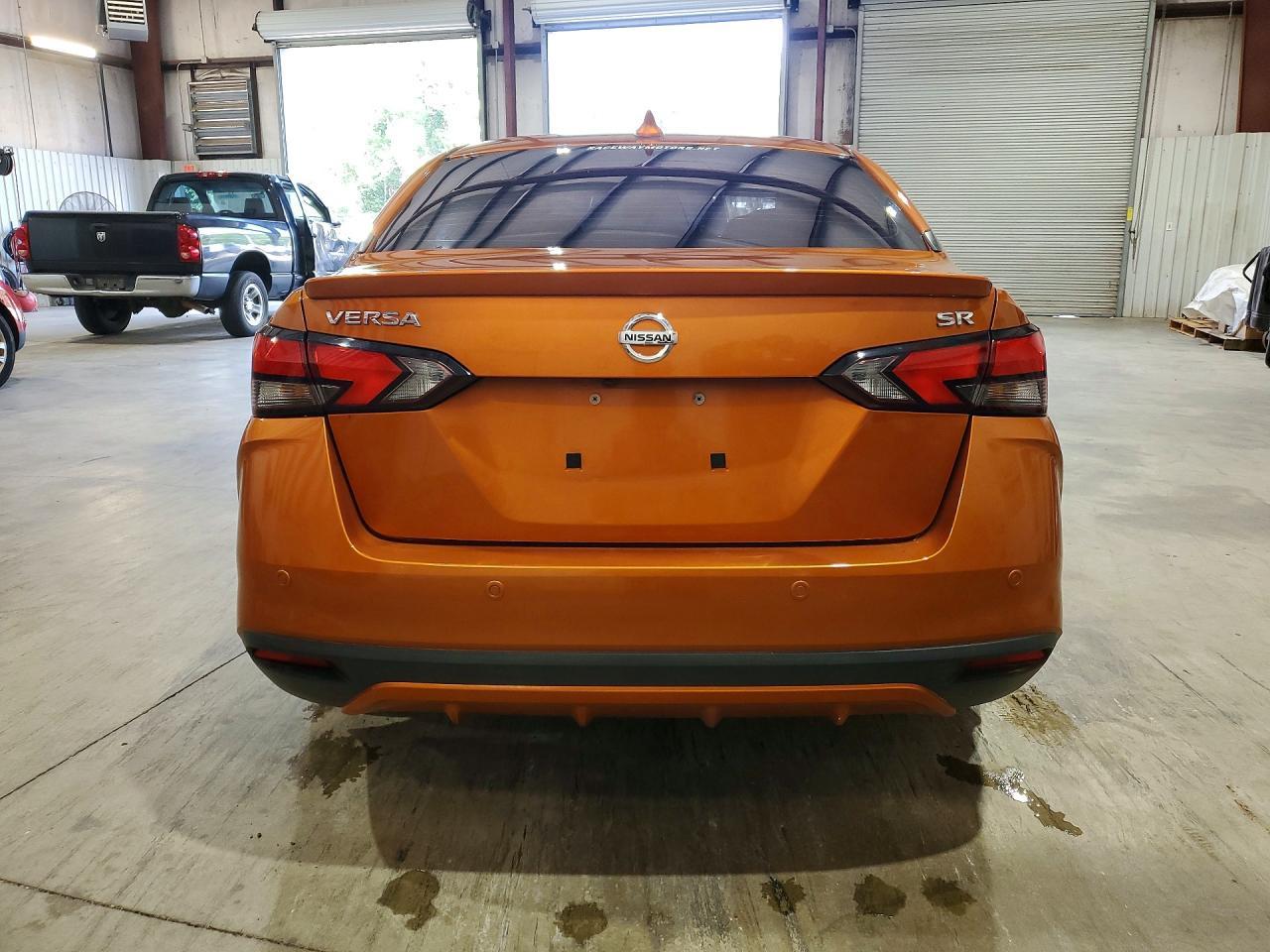 2022 Nissan Versa Sr - Image 6
