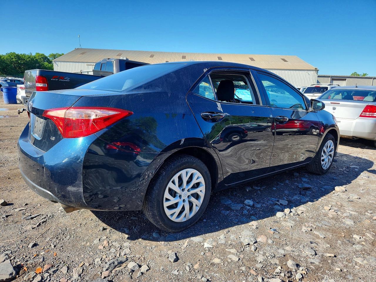 2017 Toyt Corolla - Фото 3