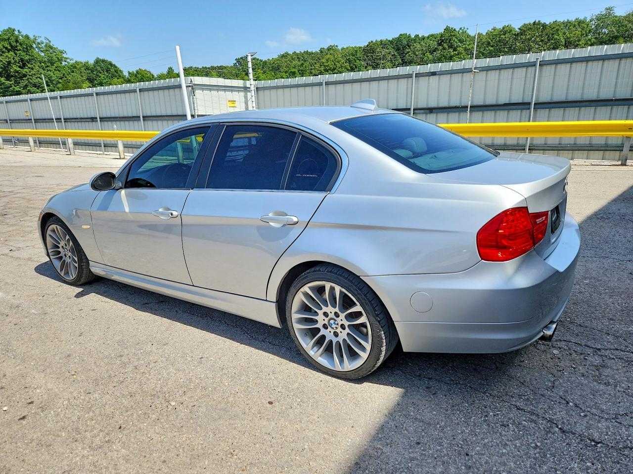 2011 BMW 335 D - Фото 2