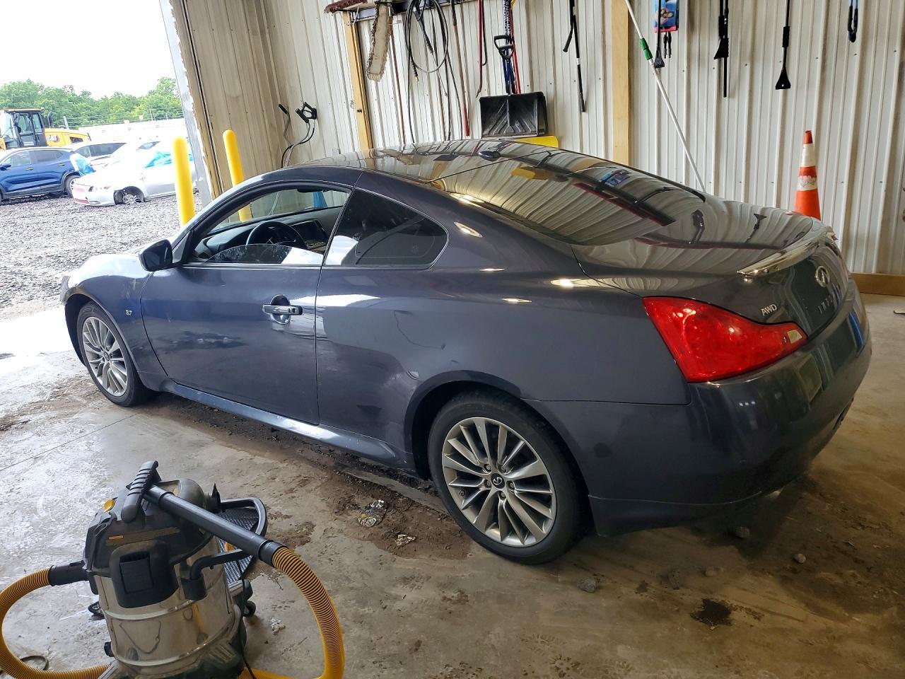 2014 Infiniti Q60 Coupe Base - Image 2