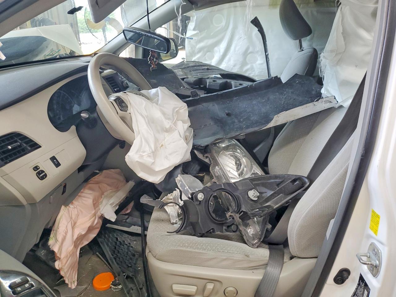2011 Toyota Sienna Le - Фото 7