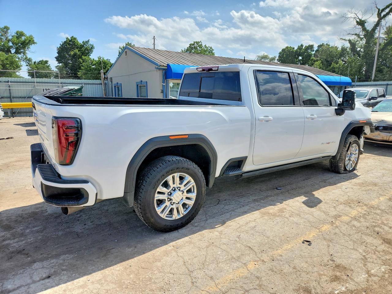 2024 GMC Sierra K2500 At4 - Image 3