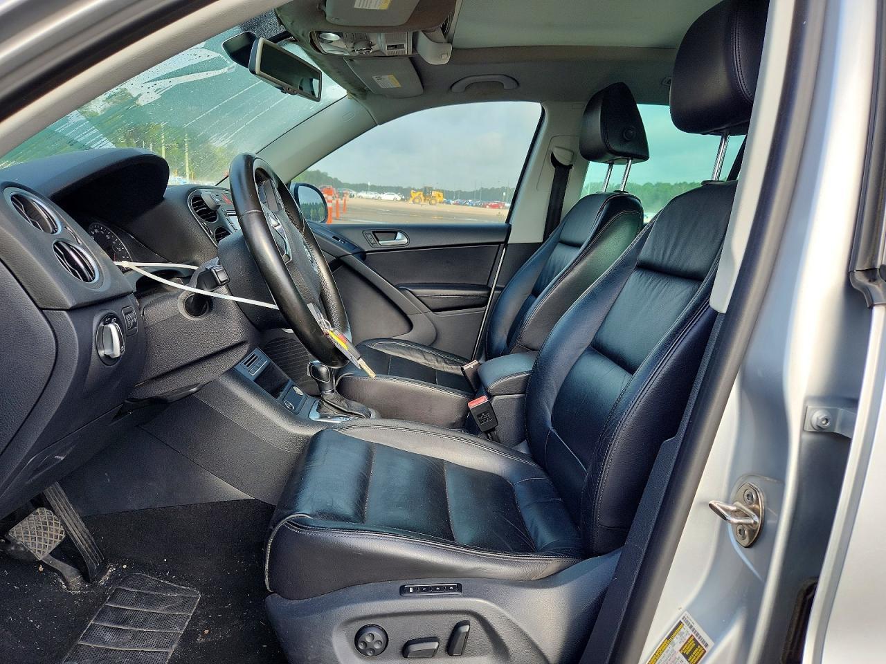 2011 Volkswagen Tiguan S - Image 7