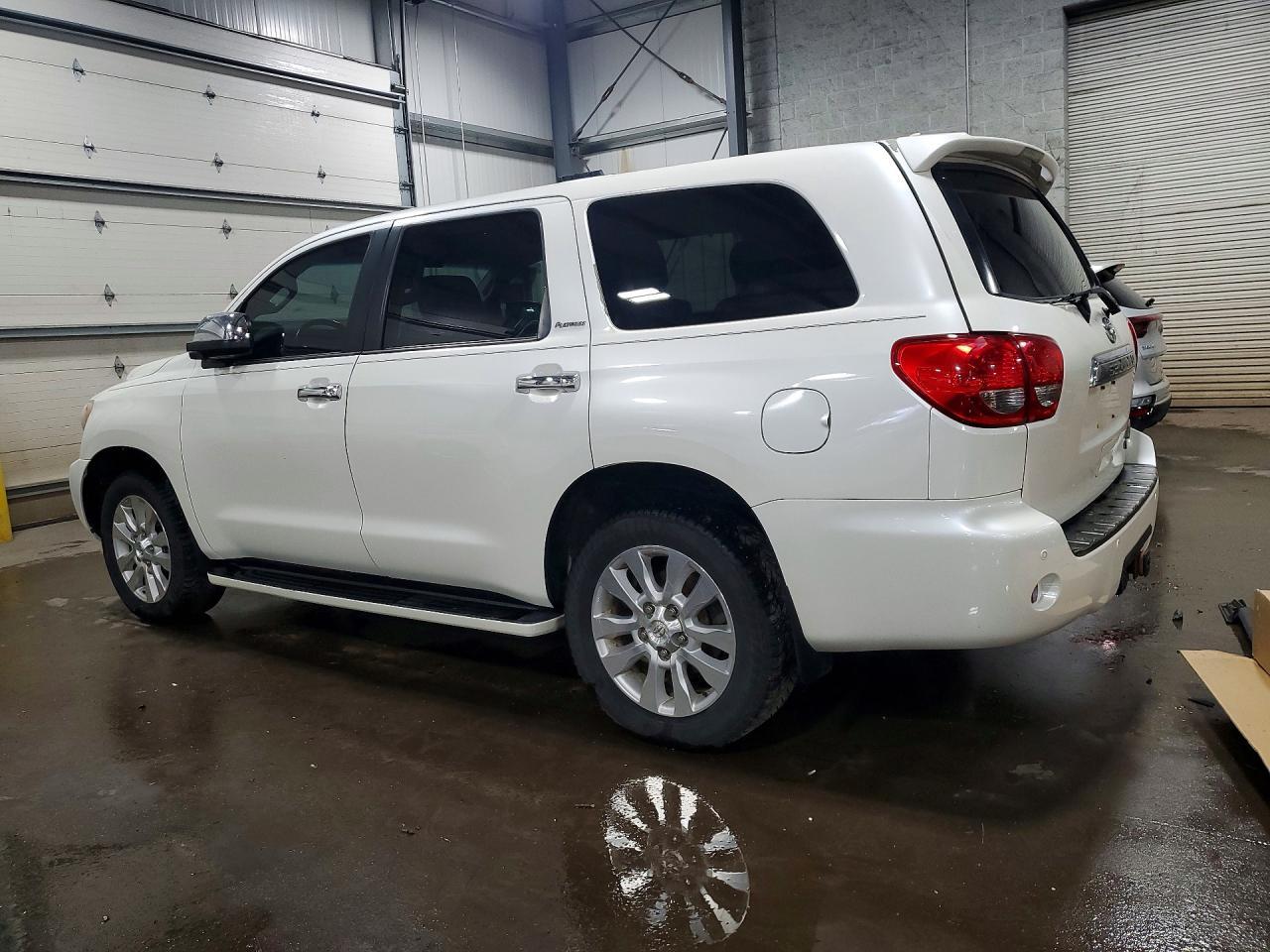 2014 Toyota Sequoia Platinum - Фото 2