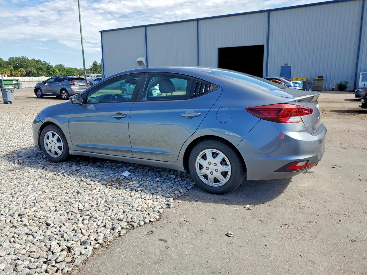 2019 Hyundai Elantra Se - Image 2
