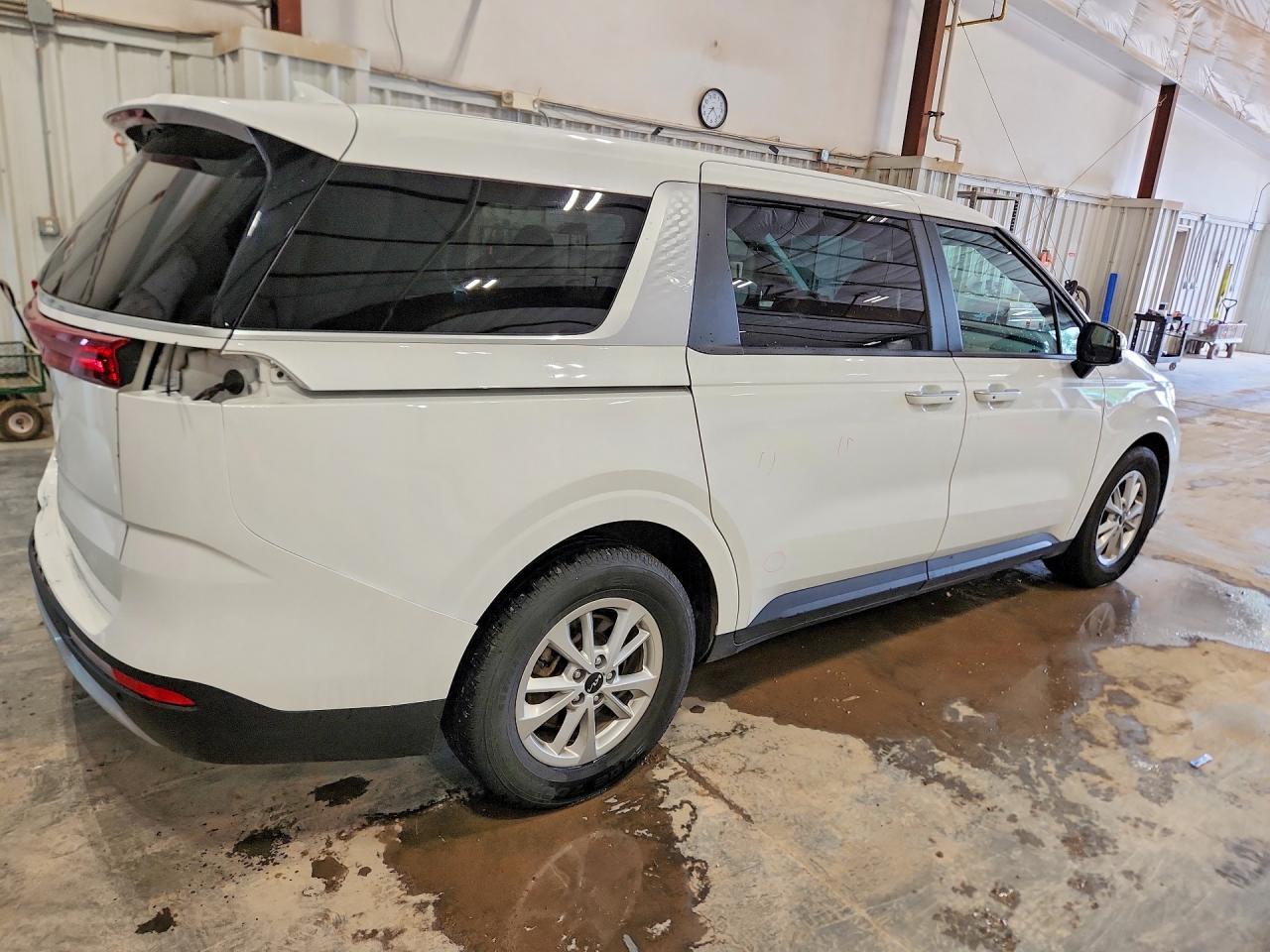 2023 Kia Carnival Lx - Image 3