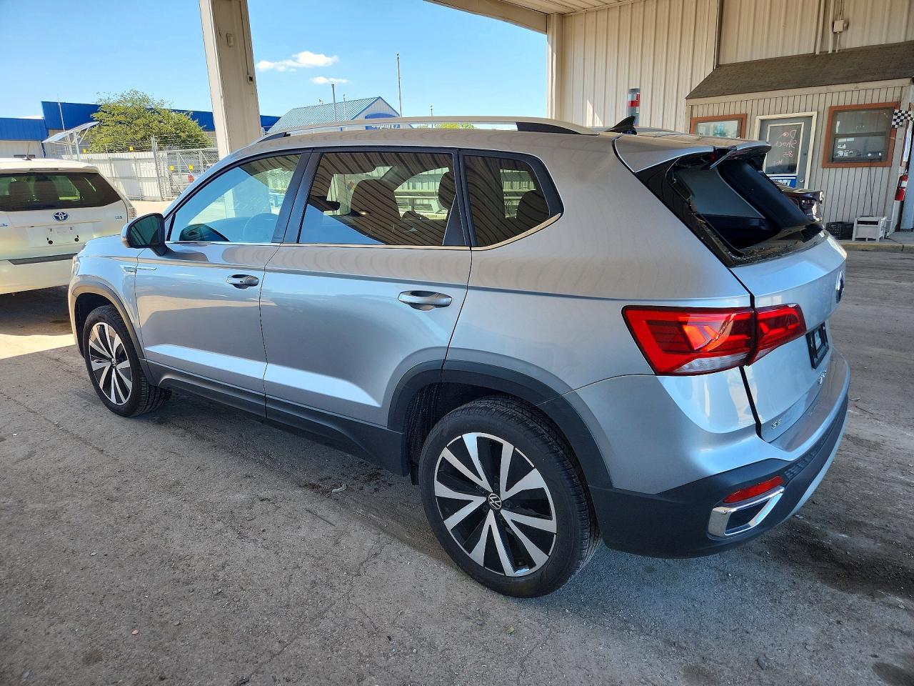 2024 Volkswagen Taos Se - Фото 2