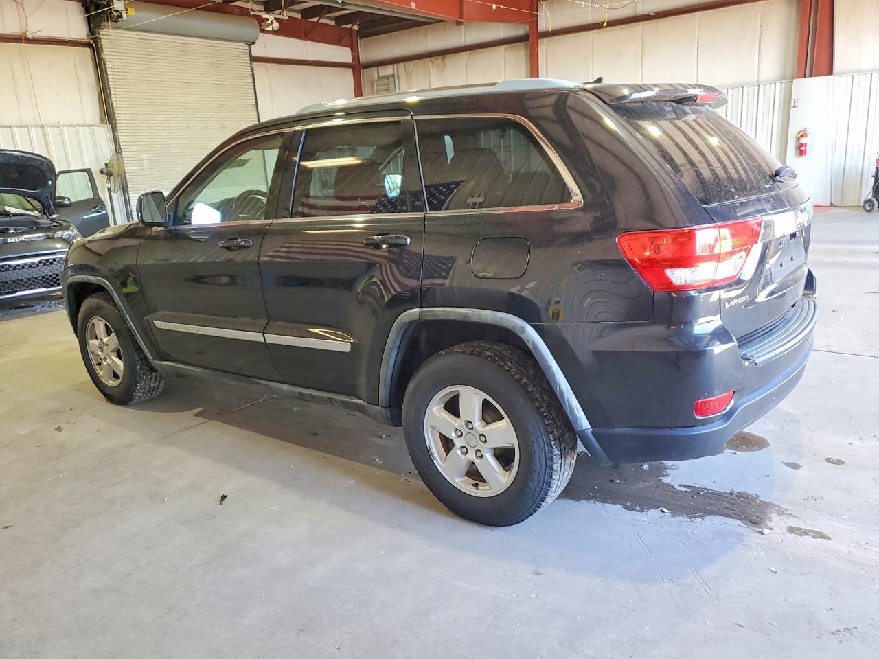 2011 Jeep Grand Cherokee Laredo - Image 2
