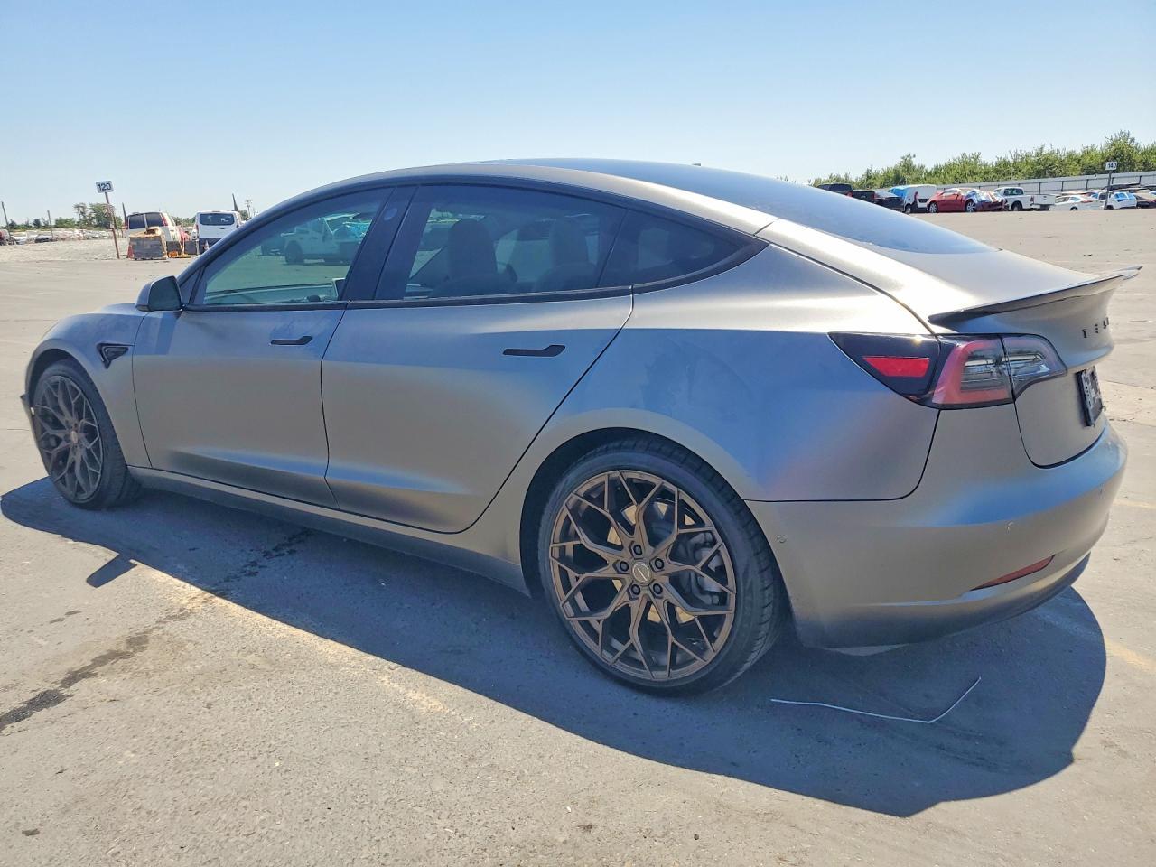 2021 Tesla Model 3 - Фото 2