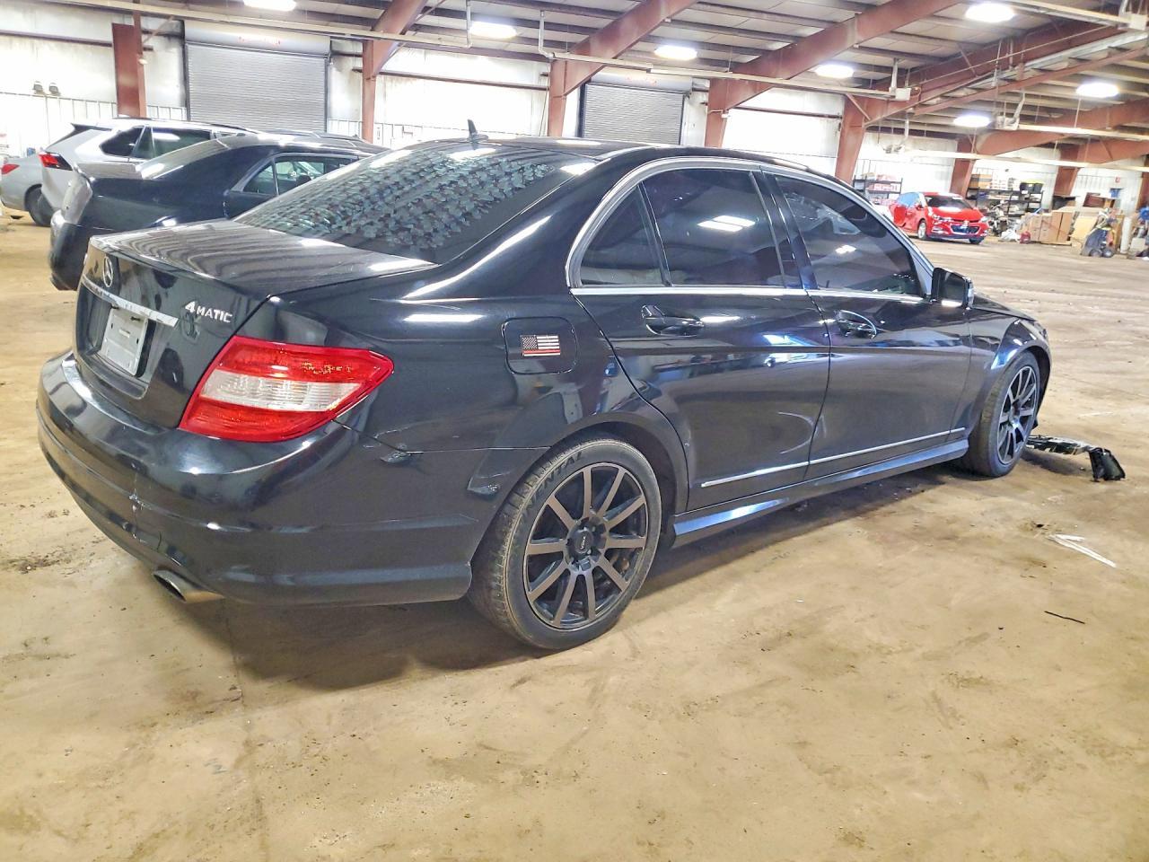 2010 Mercedes-Benz C 300 4Matic - Фото 3