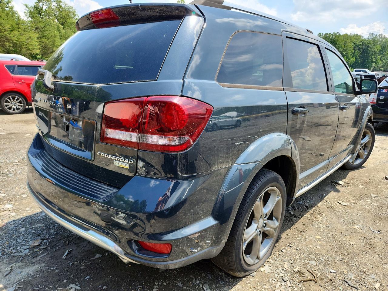 2017 Dodge Journey Crossroad - Image 3