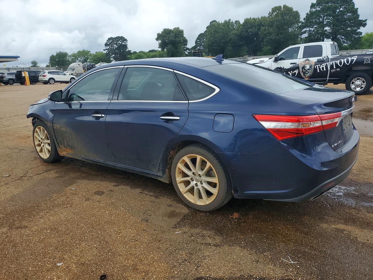 2013 Toyota Avalon Limited - Фото 2
