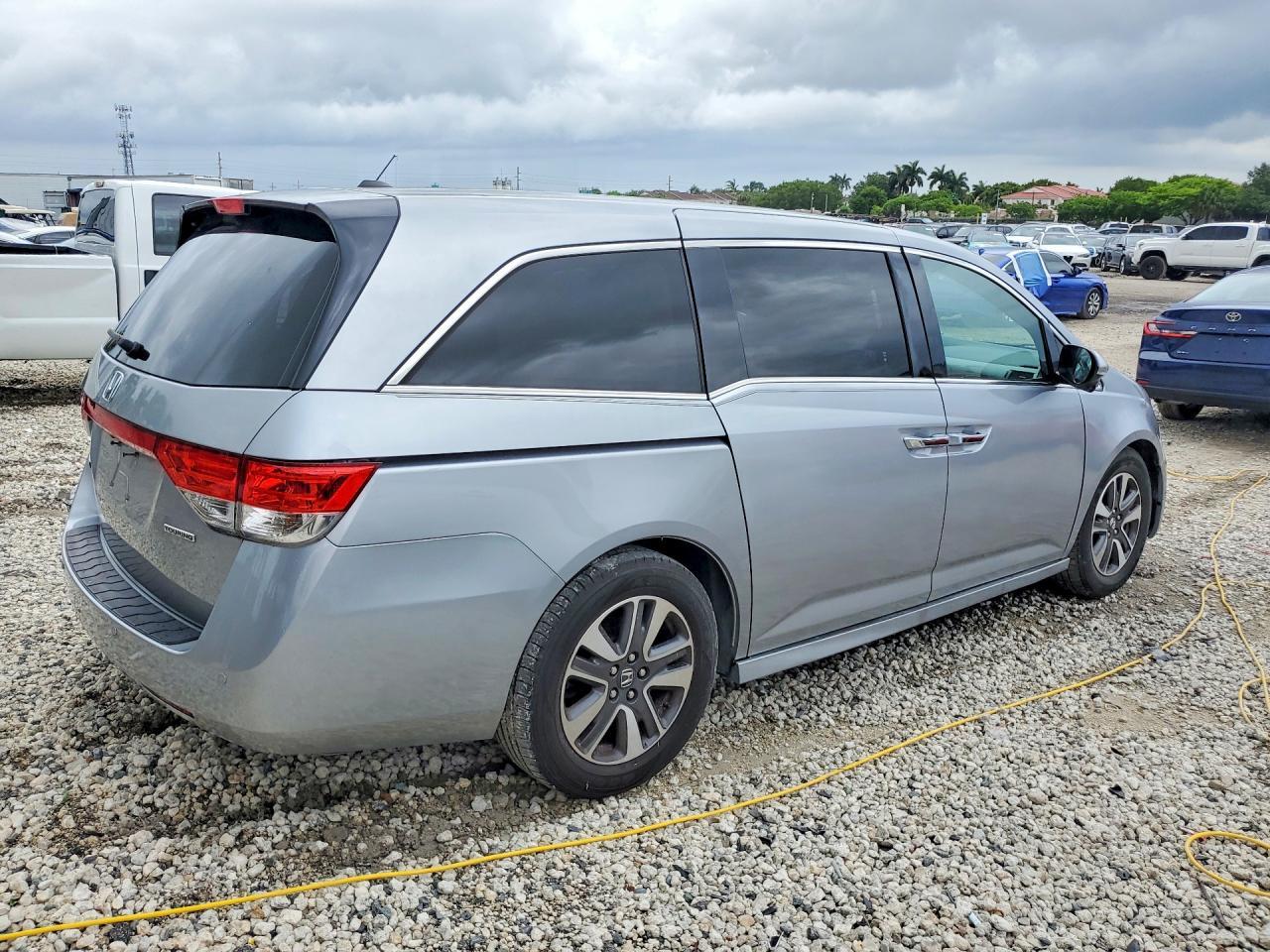 2016 Honda Odyssey Touring - Фото 3