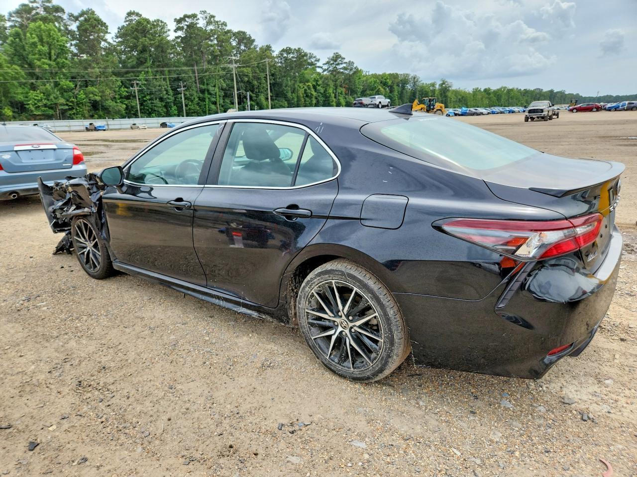 2024 Toyota Camry Se - Фото 2