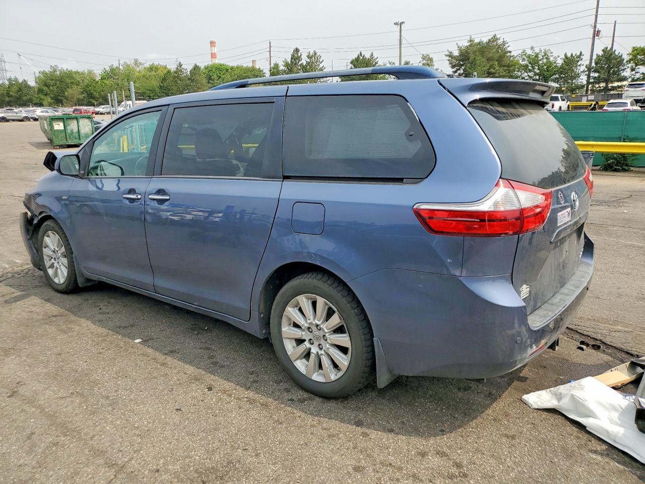 2016 Toyota Sienna Xle Premium 7-Passenger - Фото 2