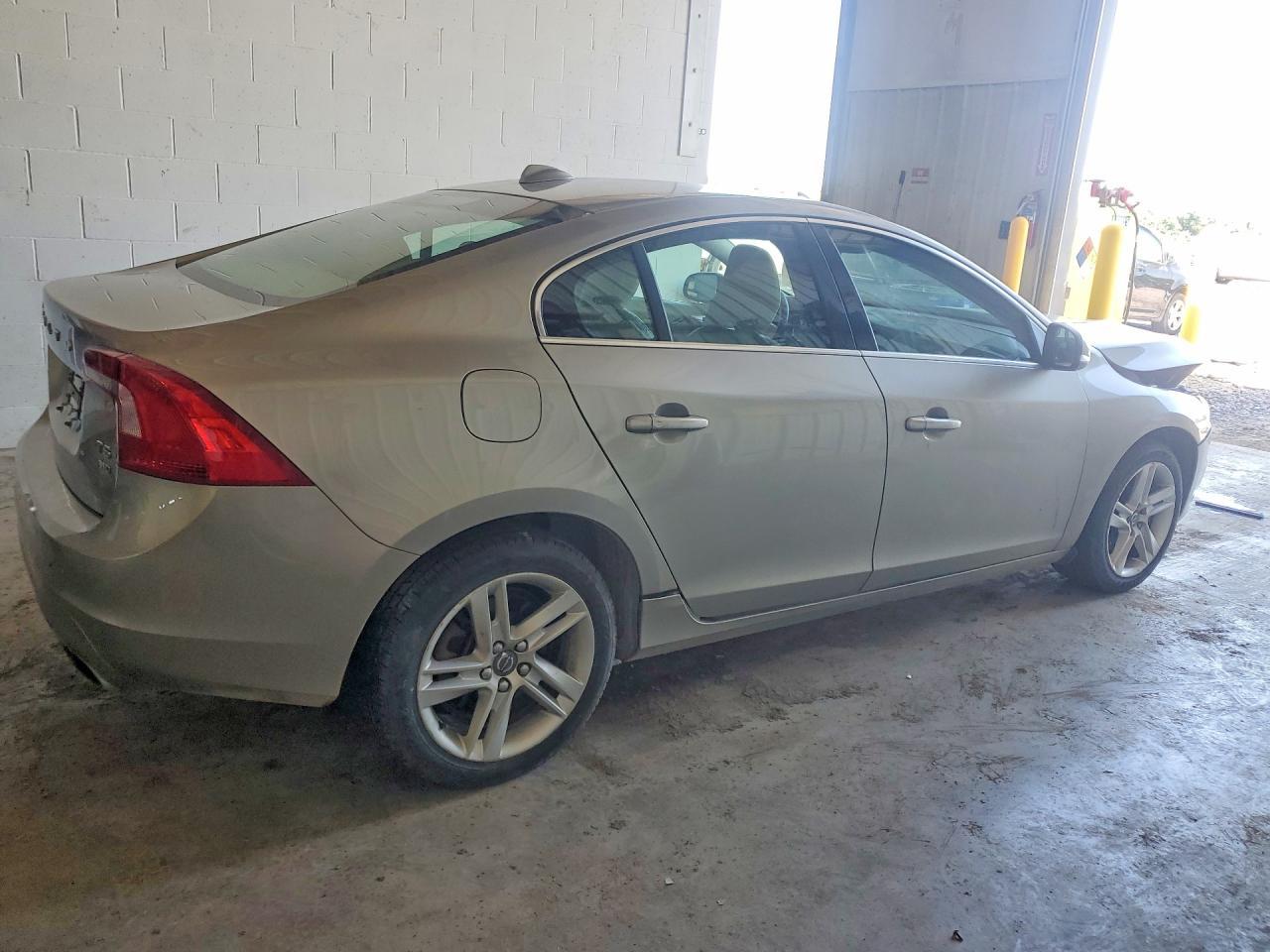 2015 Volvo S60 Premier - Фото 3