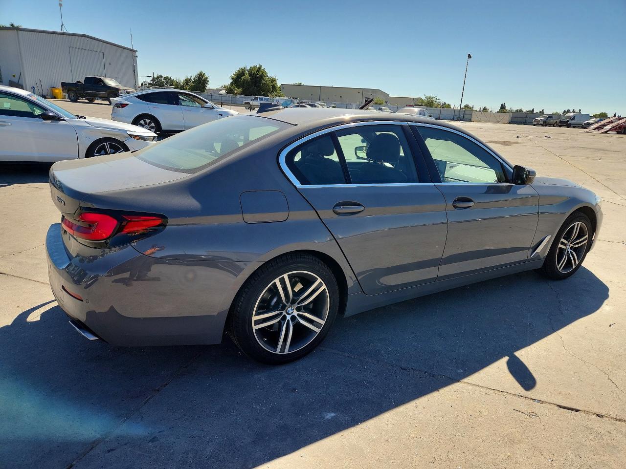 2021 BMW 530 Xi - Фото 3