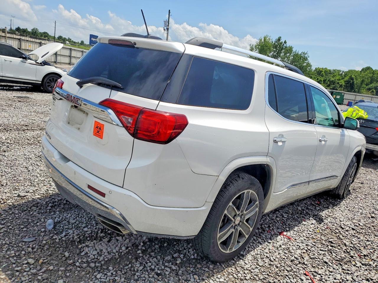 2017 GMC Acadia Denali - Фото 3