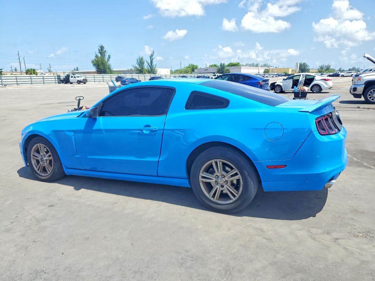 2013 Ford Mustang - Фото 2