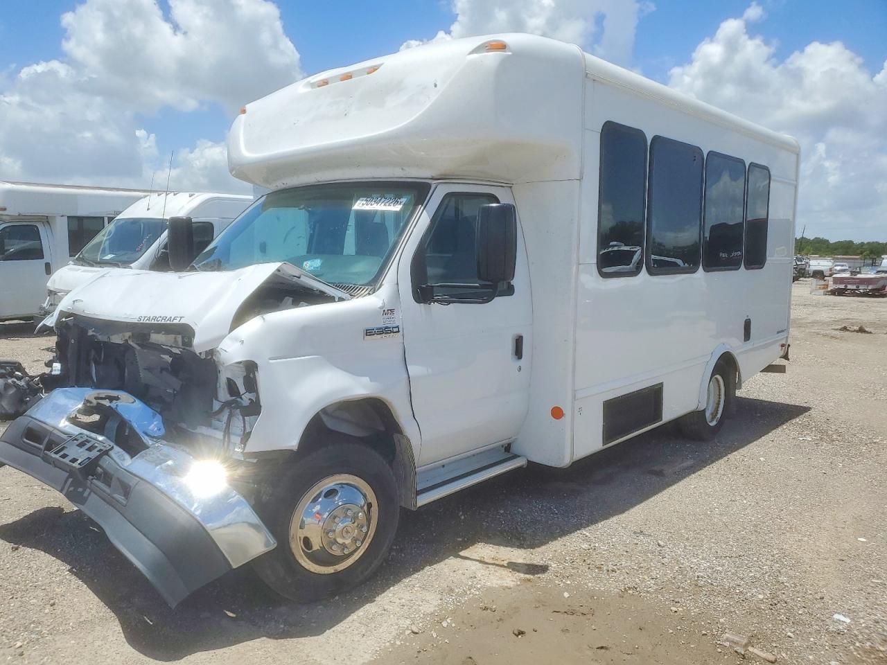 2021 Ford E350 Shuttle Bus - Фото 2