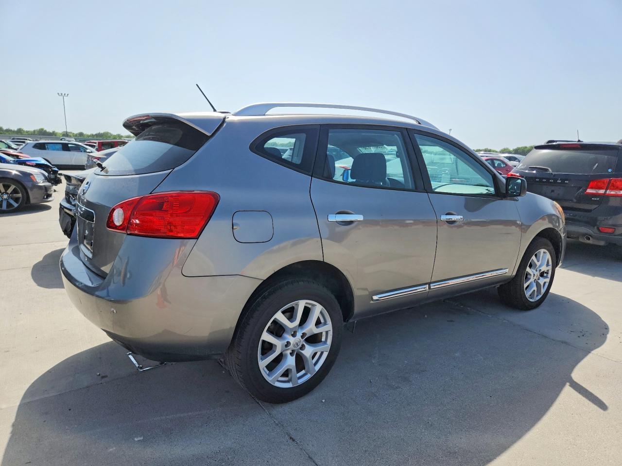 2015 Nissan Rogue Select S - Фото 3